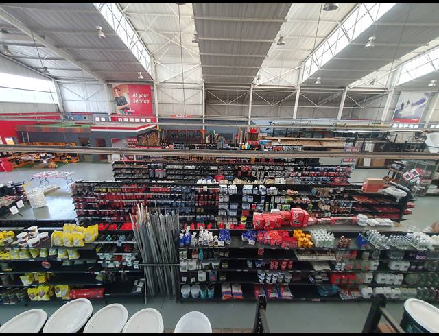 1,690M² WAREHOUSE FOR SALE IN ORMONDE